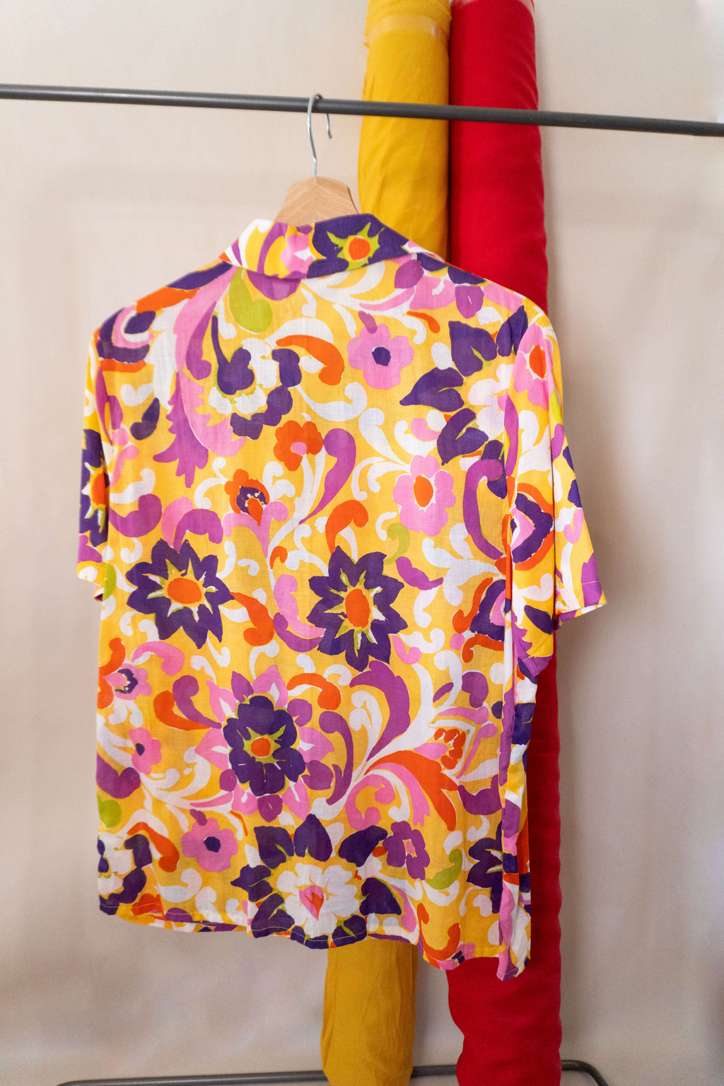 Camicia leggera con fantasia floreale