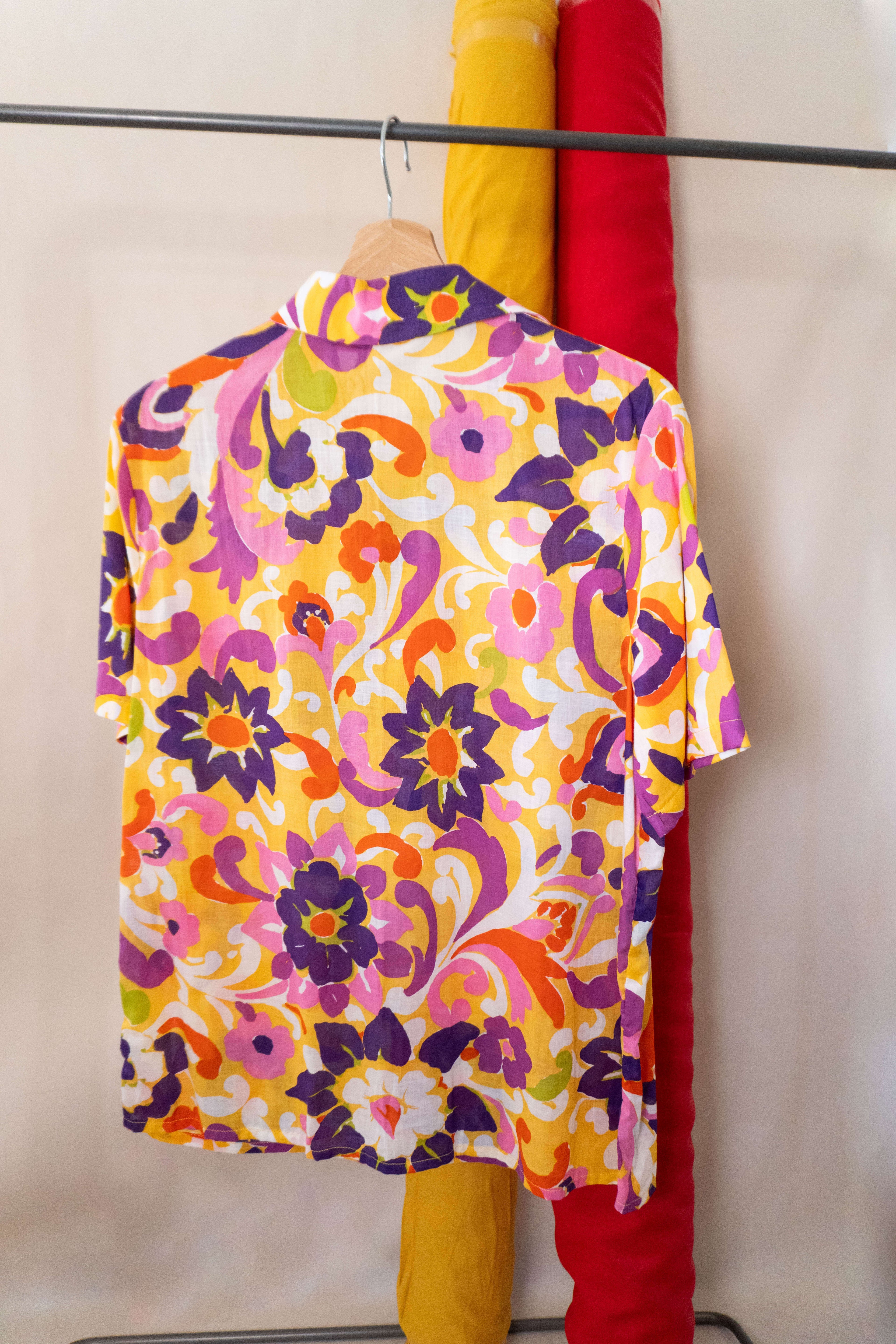 Camicia leggera con fantasia floreale