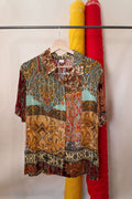 Camicia leggera con fantasia patchwork multicolor.