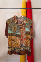 Camicia leggera con fantasia patchwork multicolor.