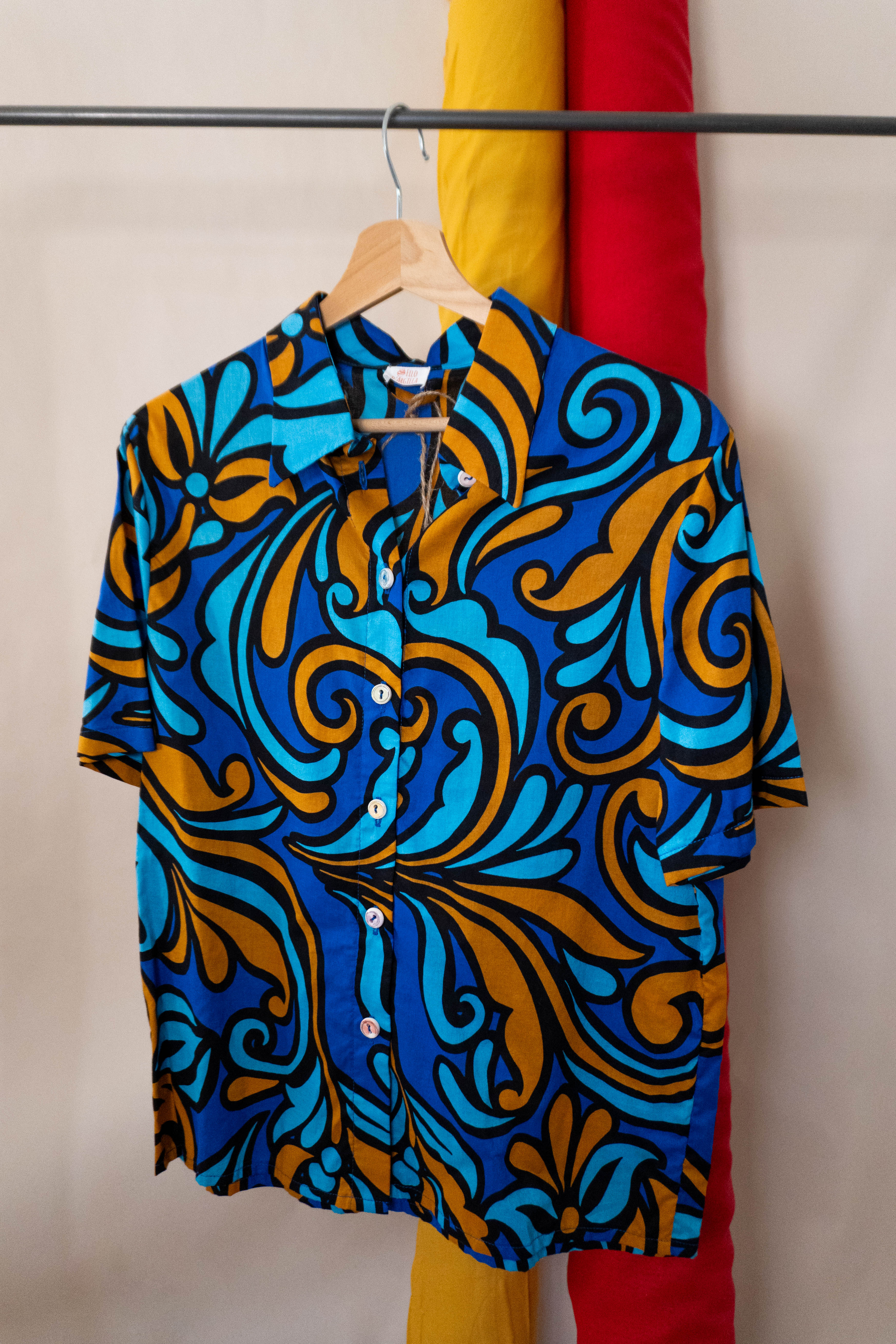 Camicia leggera con fantasia astratta blu