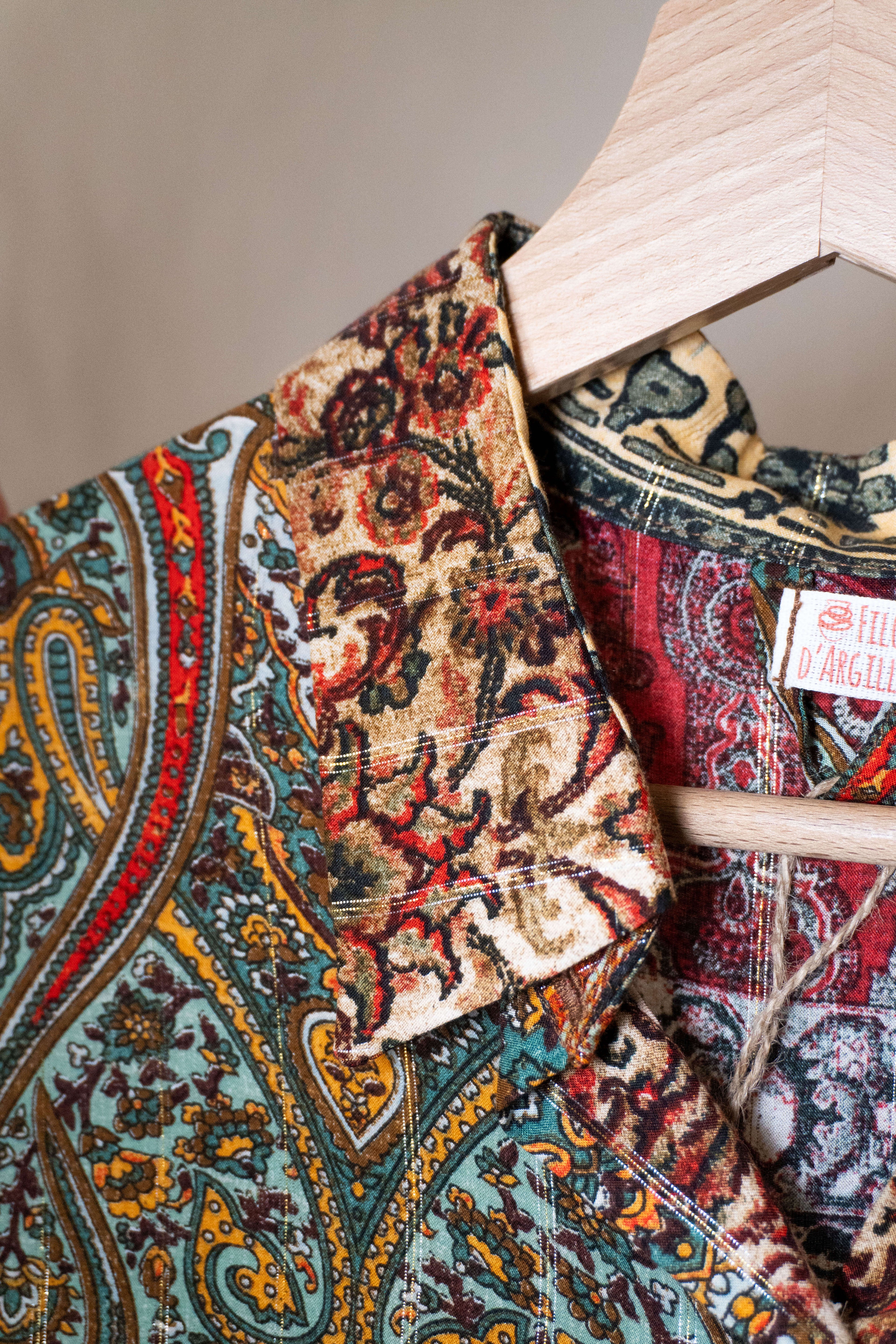 Camicia leggera con fantasia patchwork multicolor.