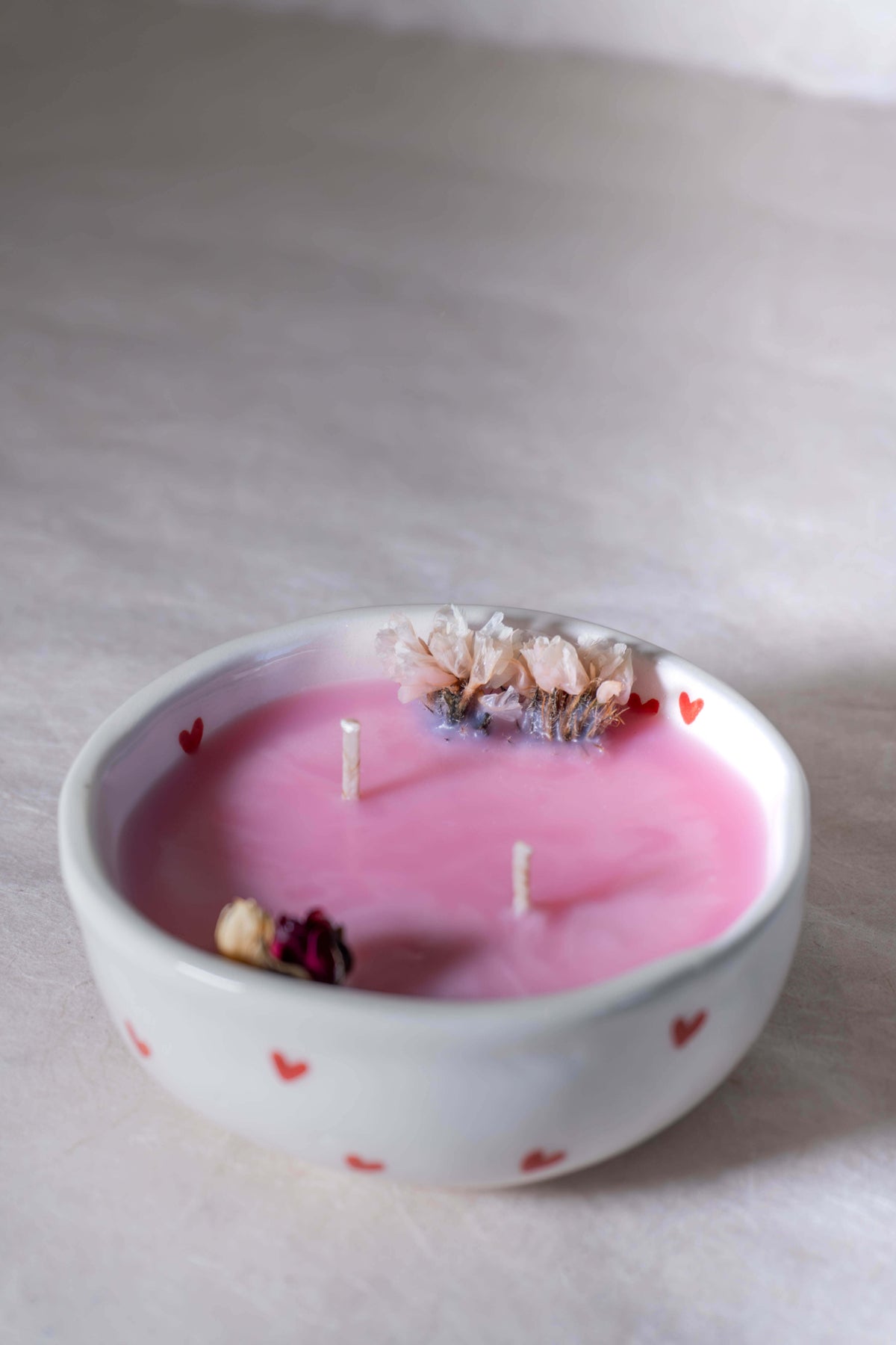 Ciotola piccola con candela - CUORI ROSSI (cera rosa)