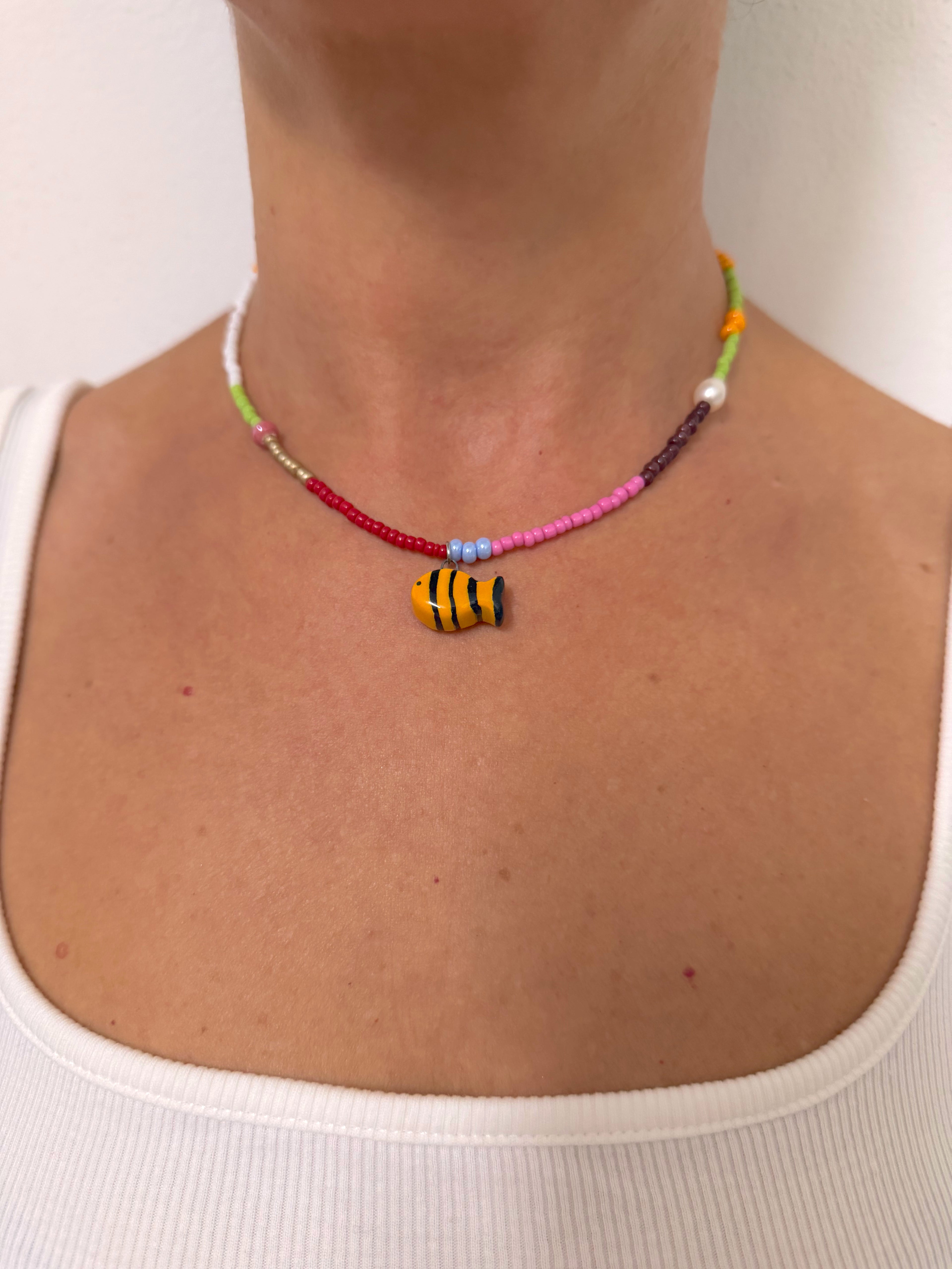 Collana con pesciolino arancione-nero