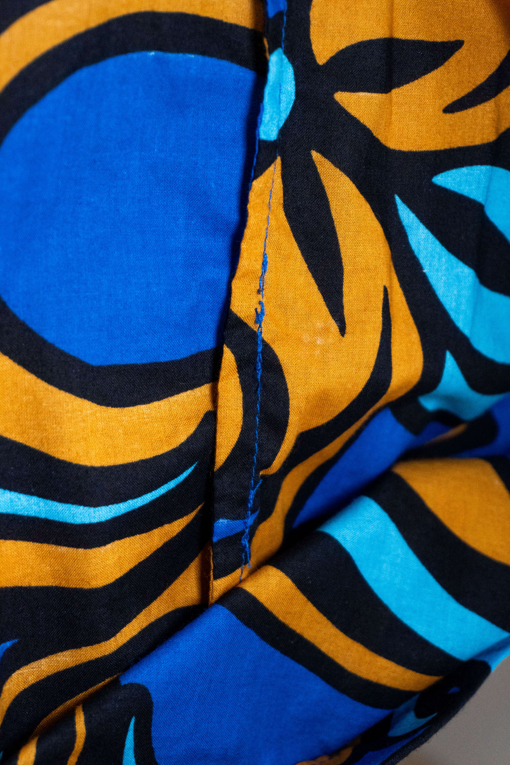 Camicia leggera con fantasia astratta blu