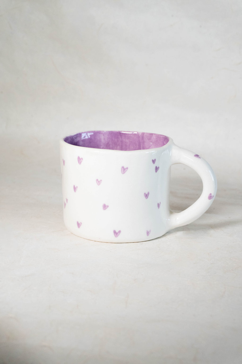 Tazza da latte cuori lilla