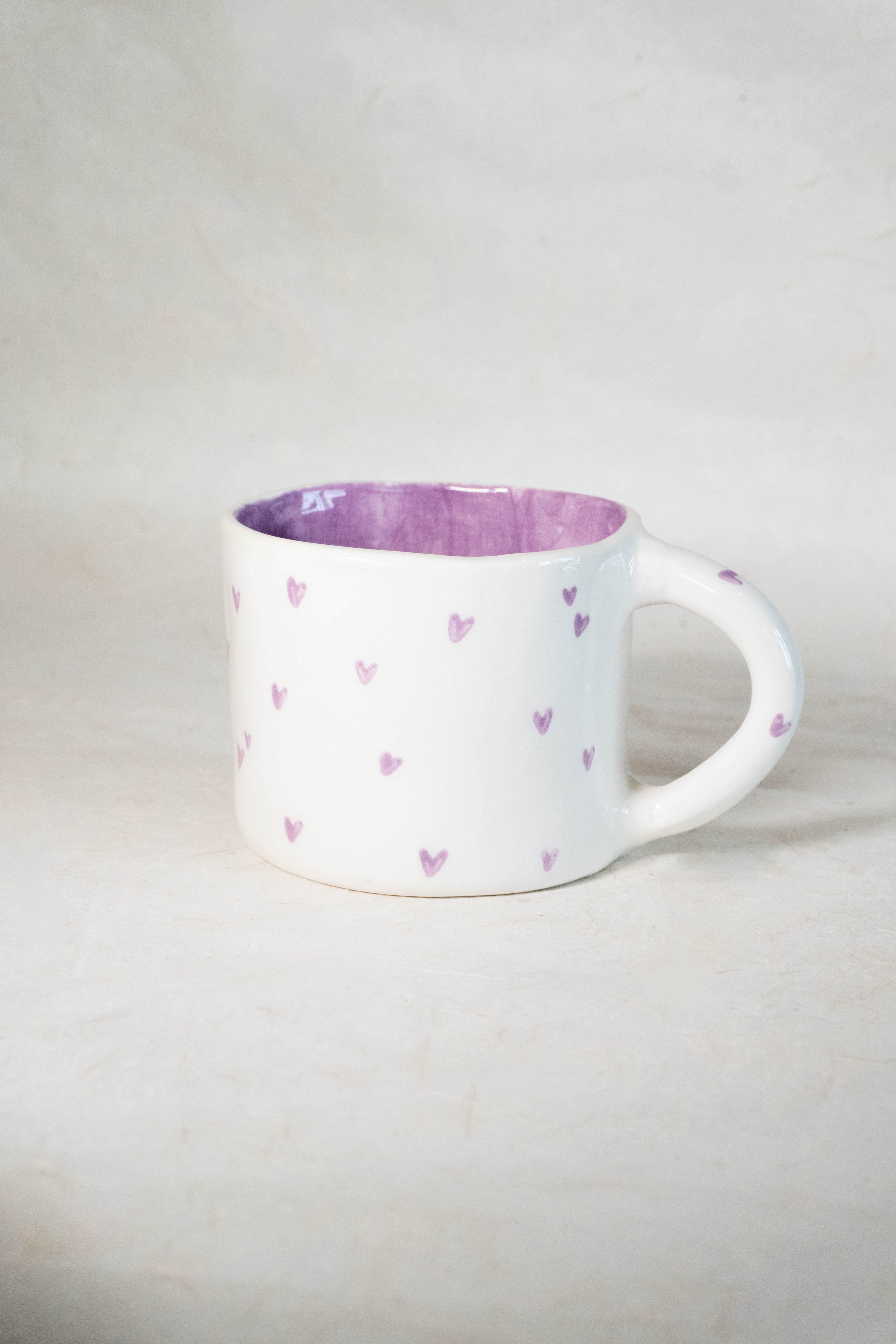 Tazza da latte cuori lilla