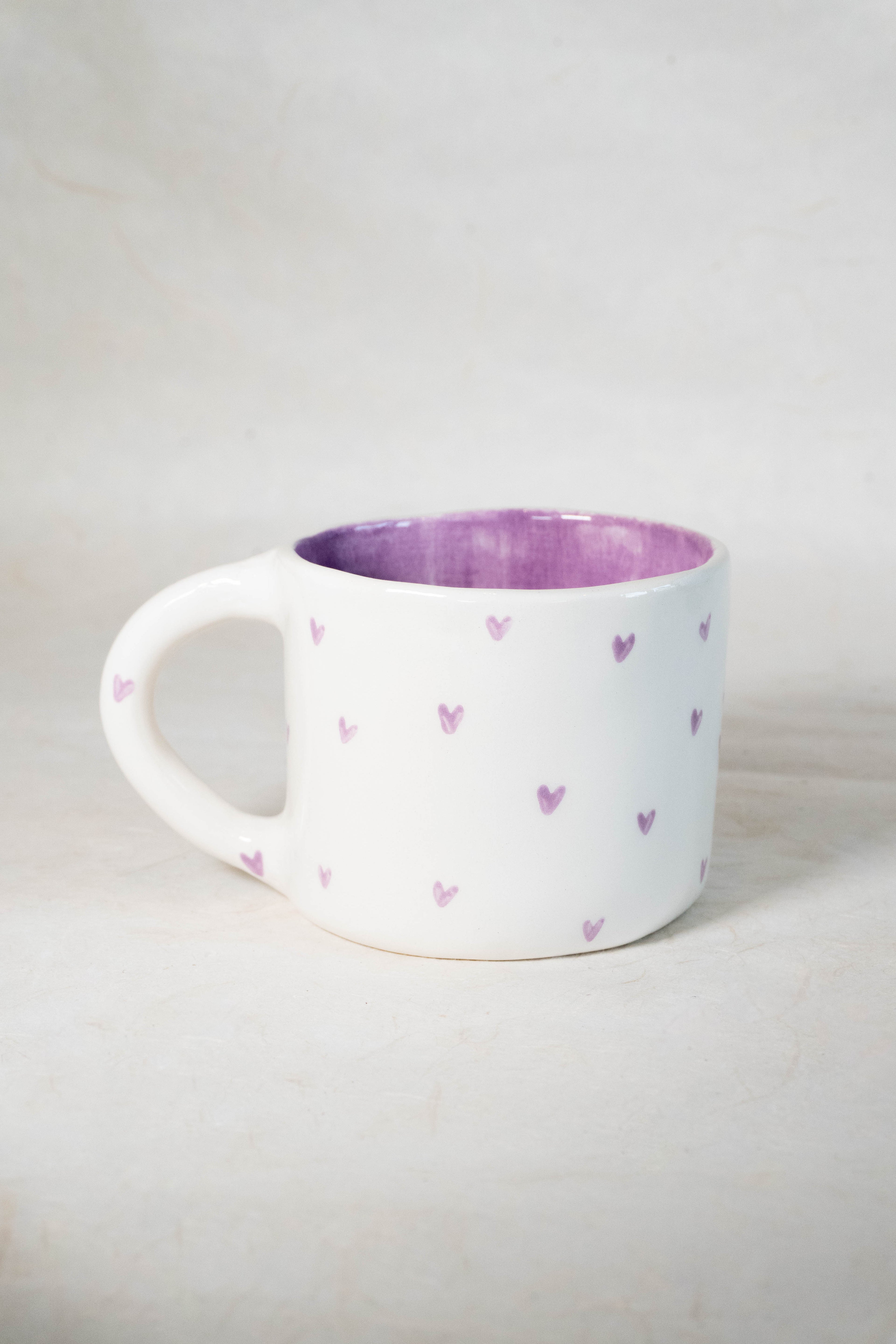 Tazza da latte cuori lilla